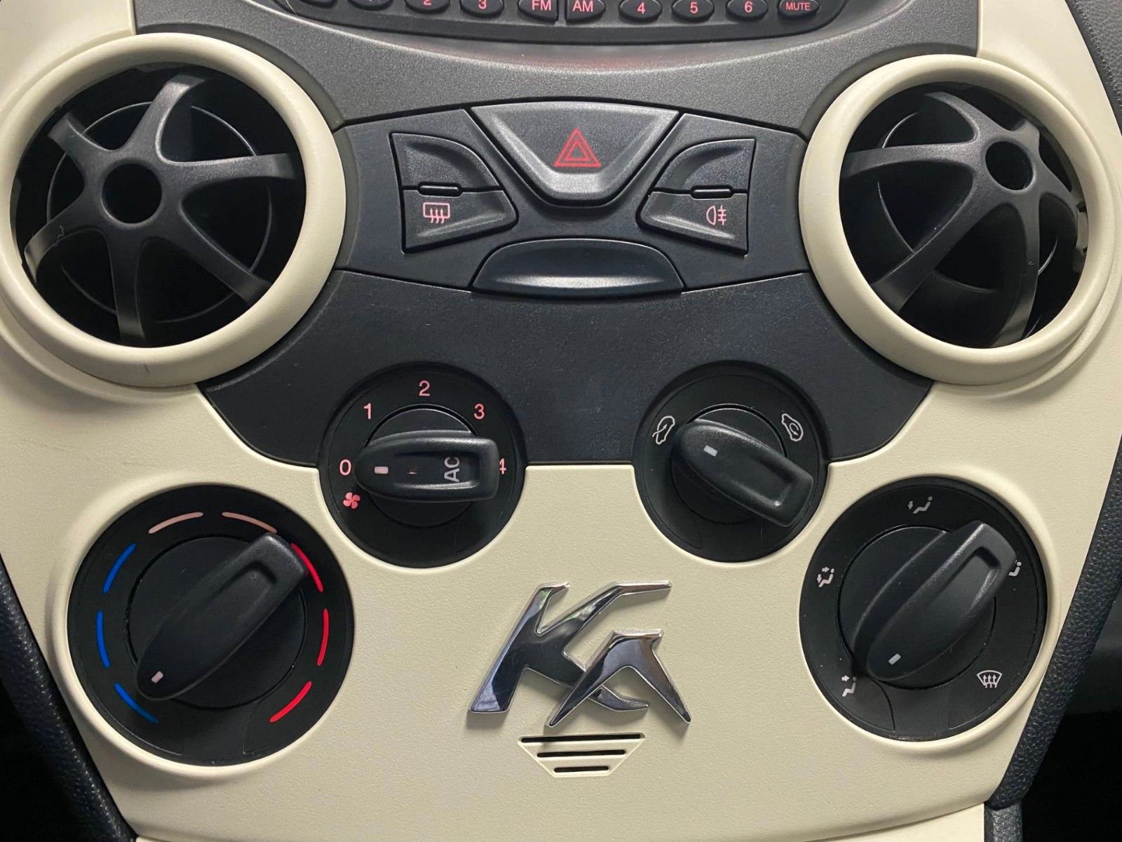 Fahrzeugabbildung Ford Ka/Ka+ 1,2 Trend + KLIMA+ TAGFAHRLICHT+wenig KM