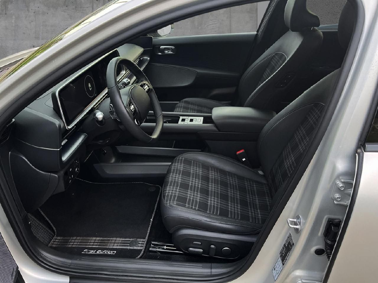 Fahrzeugabbildung Hyundai Ioniq 6 First Edition Elektro 4WD