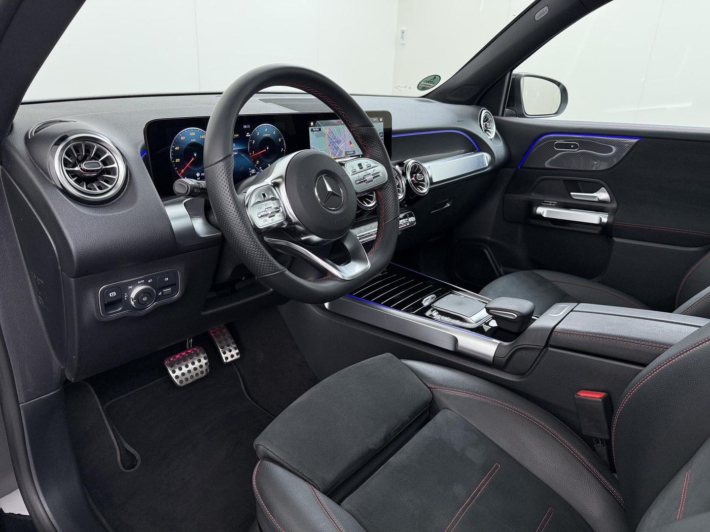 Mercedes-Benz GLB 200 AMG Line Premium 7 sitze | AHK Wegklapba imagem 2