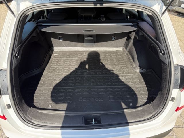 Fahrzeugabbildung Hyundai i30 cw Trend 1.5 T-GDI +KLIMA+NAVI+RFK+SHZ+UVM+
