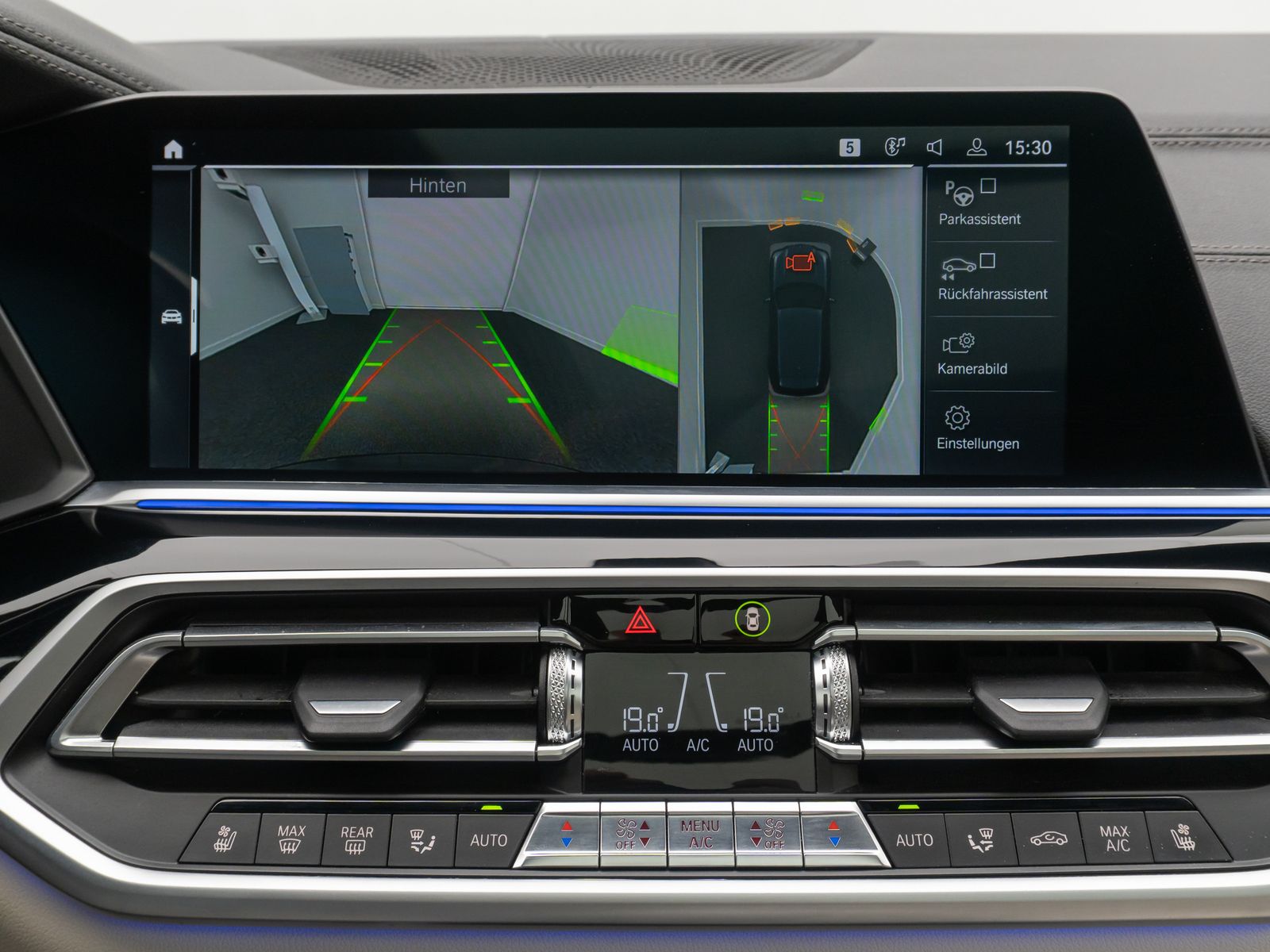 Fahrzeugabbildung BMW X5 xD30d M Sport 360°SoftCl HUD Panorama Belüftu