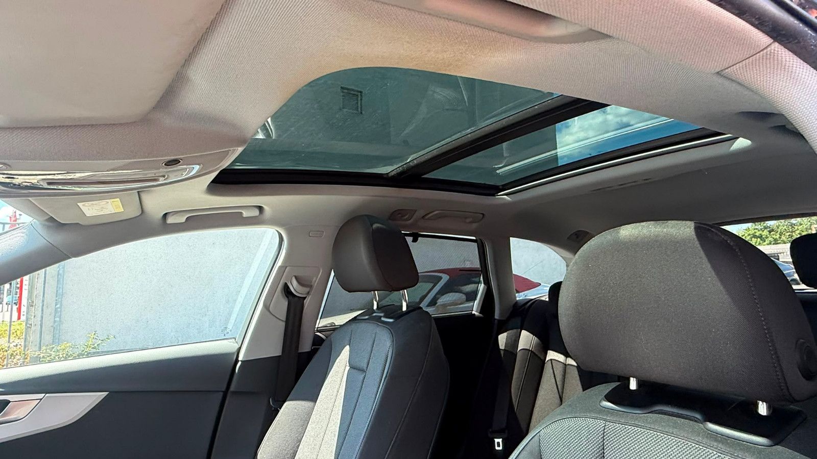 Fahrzeugabbildung Audi A4 Avant 35 TDI basis Panorama Spurhalte