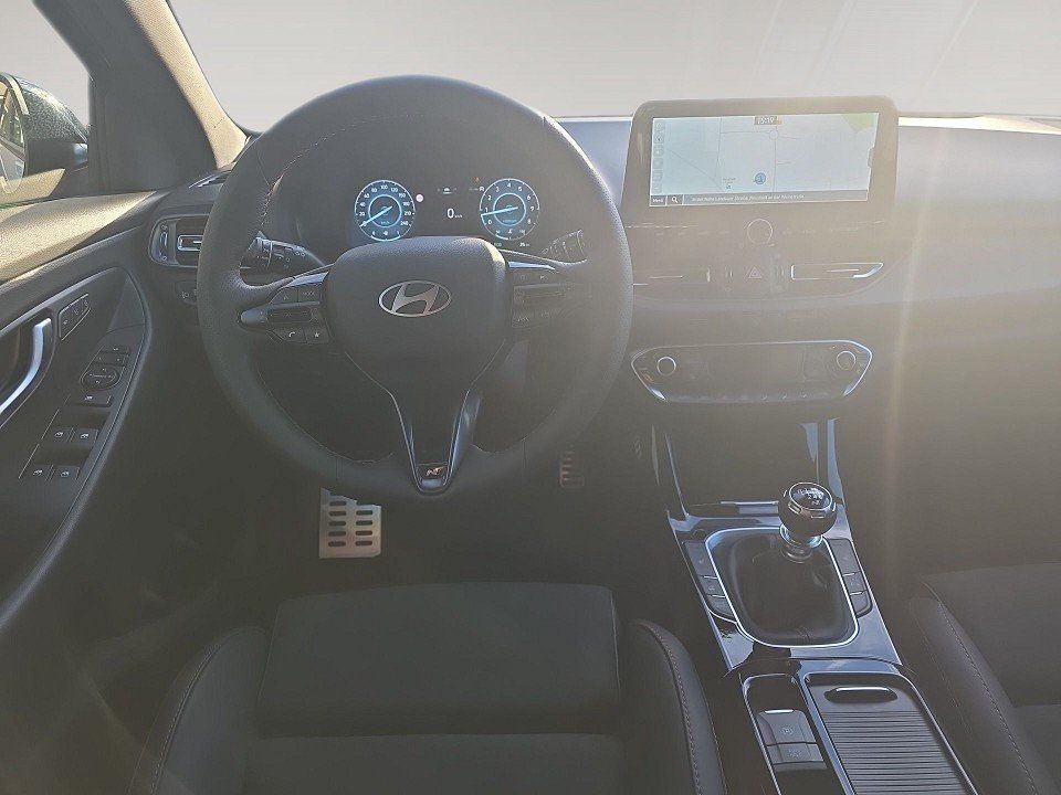 Fahrzeugabbildung Hyundai i30 1.5T 140PS N LINE Sitz Pano