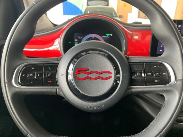 Fiat 500e Cabrio Red Navi Digitales Cockpit Klimaauto