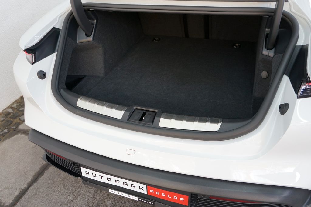 PORSCHE Taycan 2021