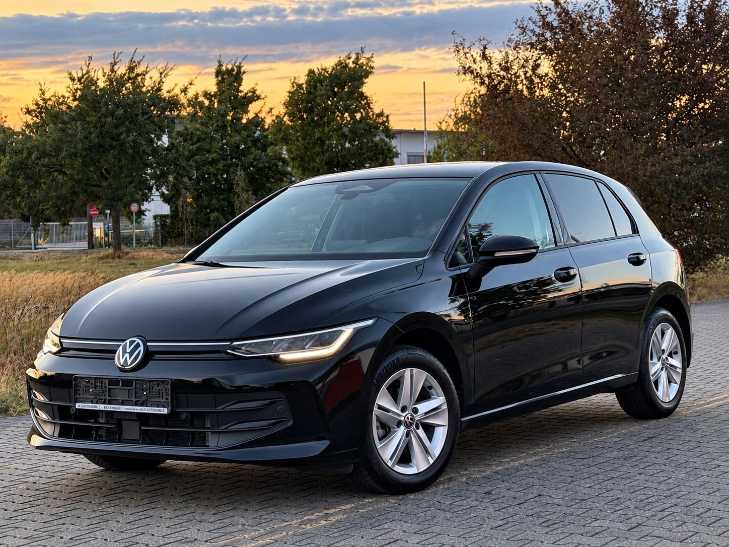 Volkswagen Golf VIII Lim. 1.5 eTSI Life *LED*ACC*ASSIST*