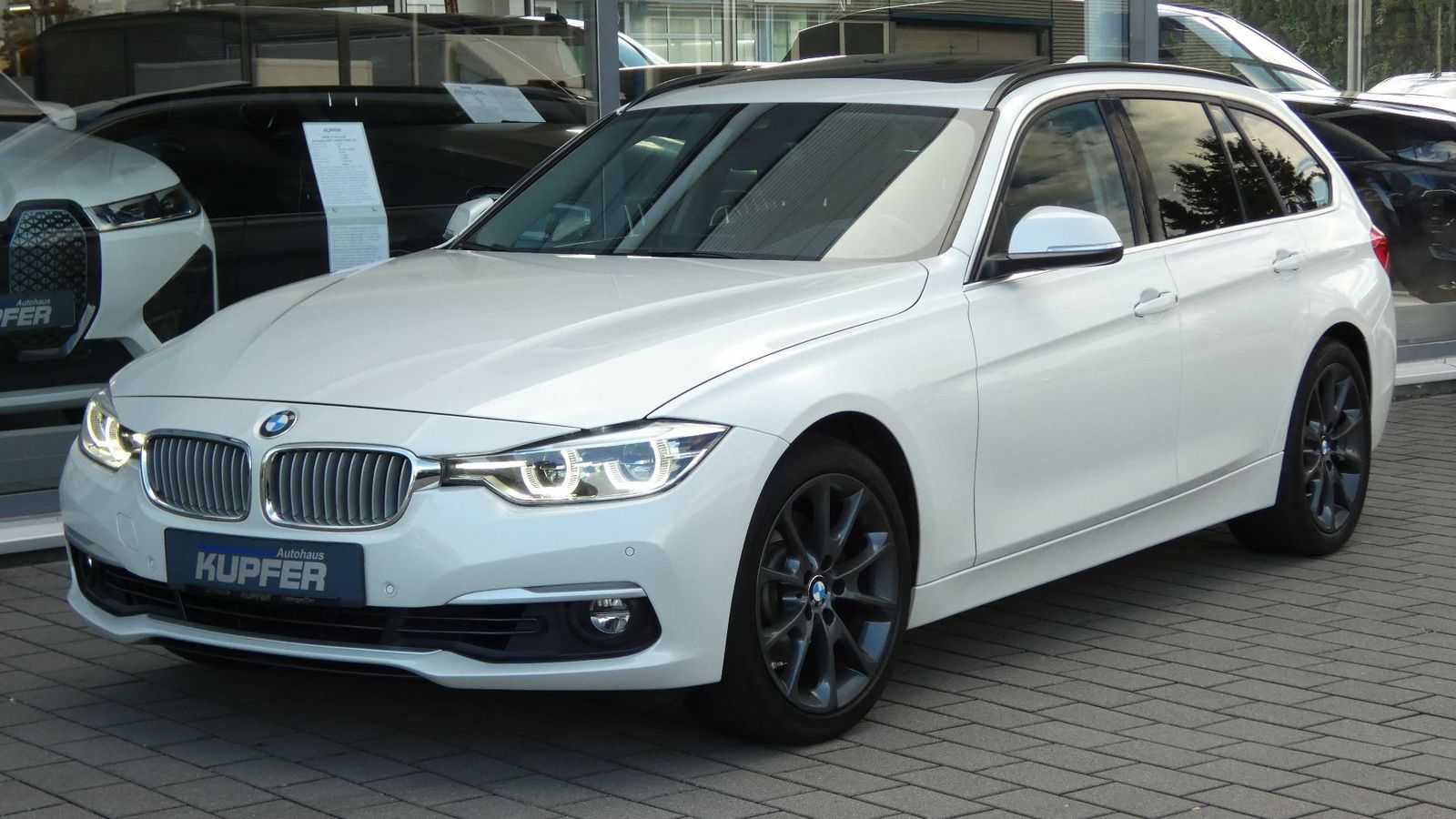 BMW 330 ixDrive Tour Lux.Line Purity°PANO°AHK°HIFI