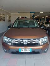 Dacia Duster 1.6 Laureate 4×2 GPL - Dacia Duster mit LPG-Antrieb: Geländewagen, 1.6