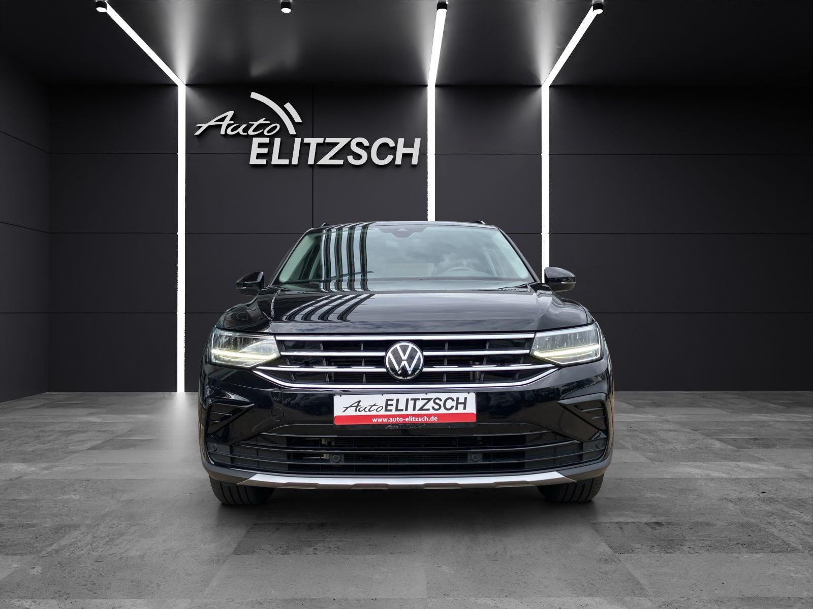 Fahrzeugabbildung Volkswagen Tiguan TDI Urban Sport DSG LED Navi ACC AHK PDC
