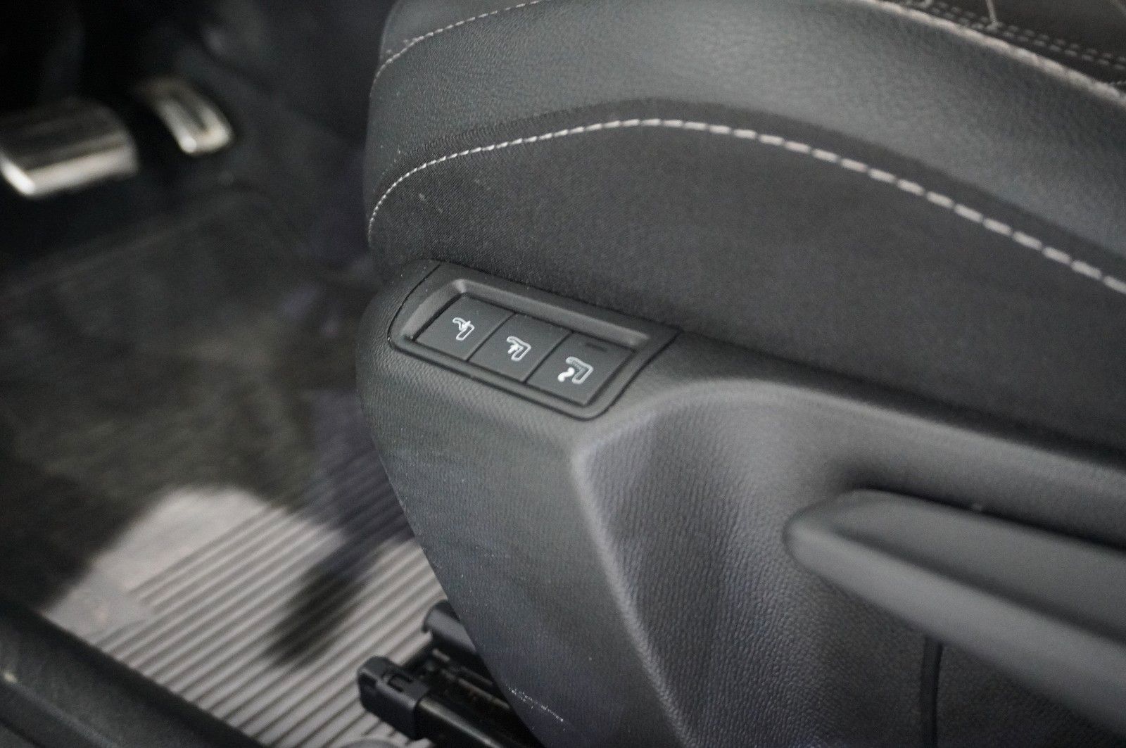 Fahrzeugabbildung Opel Mokka 1.2T ULTIMATE NAVI/LED/KAMERA/SPORT/DAB+