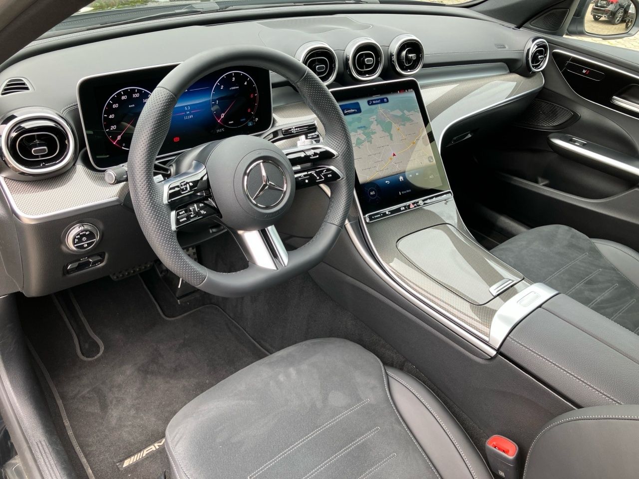 Fahrzeugabbildung Mercedes-Benz C 300 d T AMG AHK+Ambi+Kam+LED+Distr+UrbanGuard