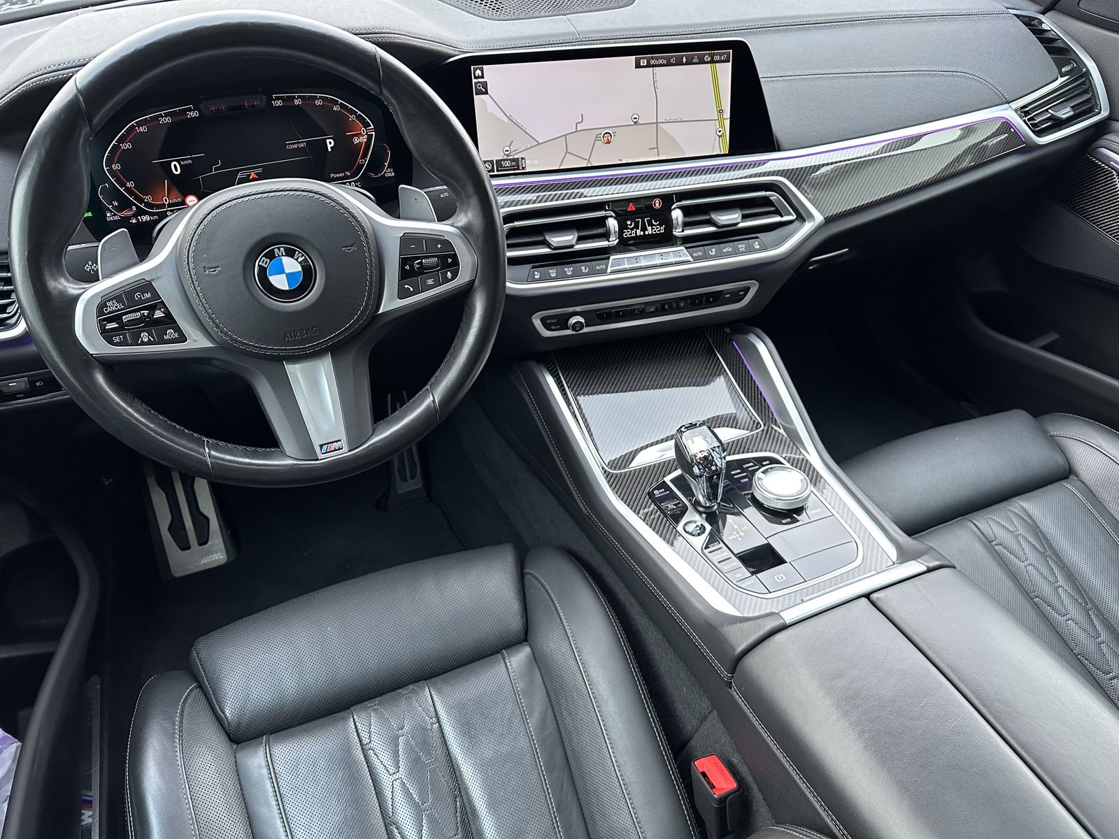 Fahrzeugabbildung BMW X6 xDrive40d M-Sport NAV+LASER+AHK+PANO+HEAD-UP