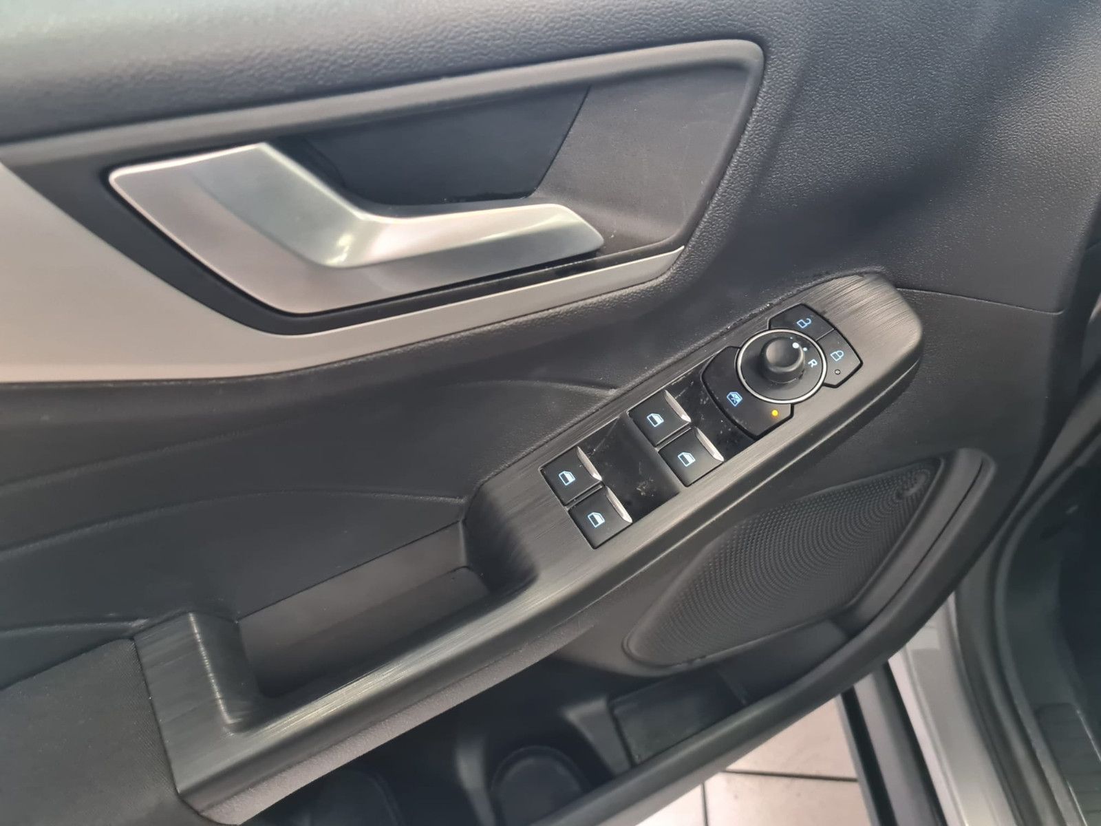 Fahrzeugabbildung Ford Kuga Cool & Connect / LED / NUR 30TKM
