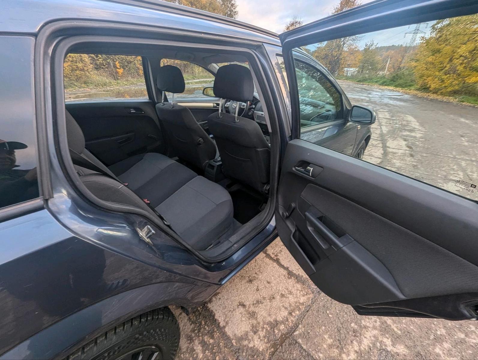 Opel Astra 2007 — photo 12