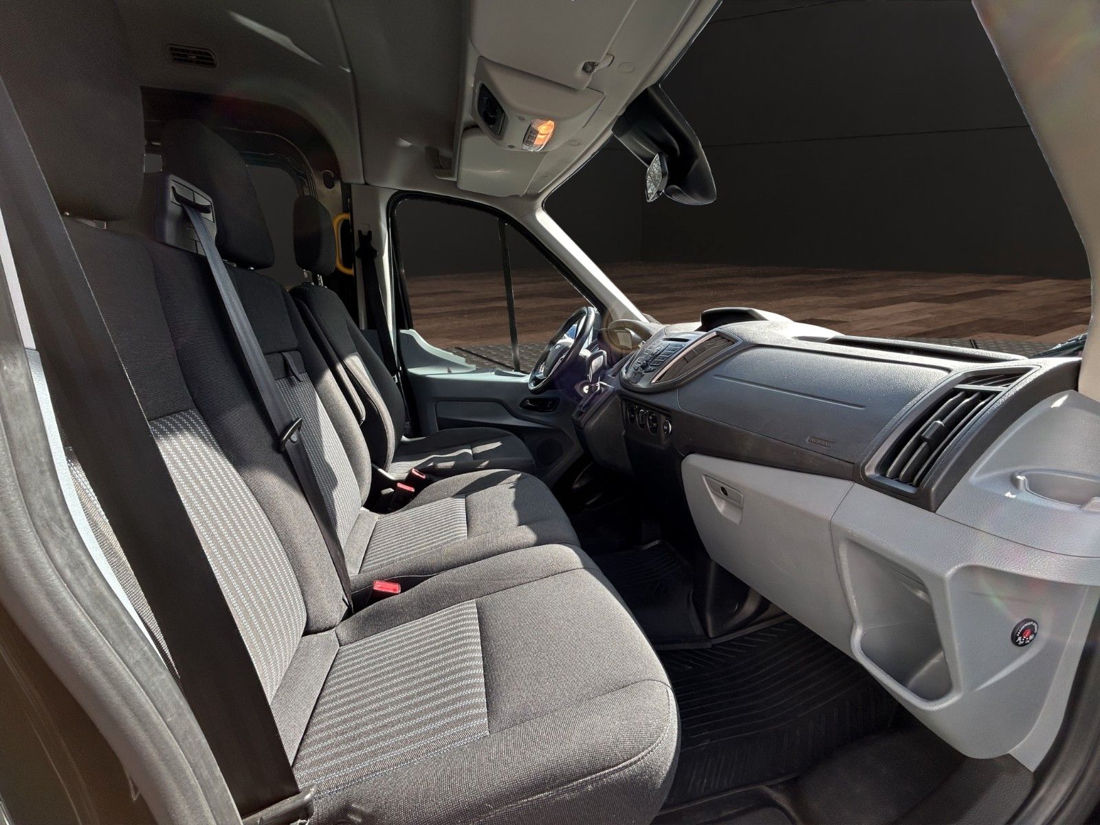 Fahrzeugabbildung Ford Transit 350 L2 Trend 9 Sitzer/Kamara/Automtik/