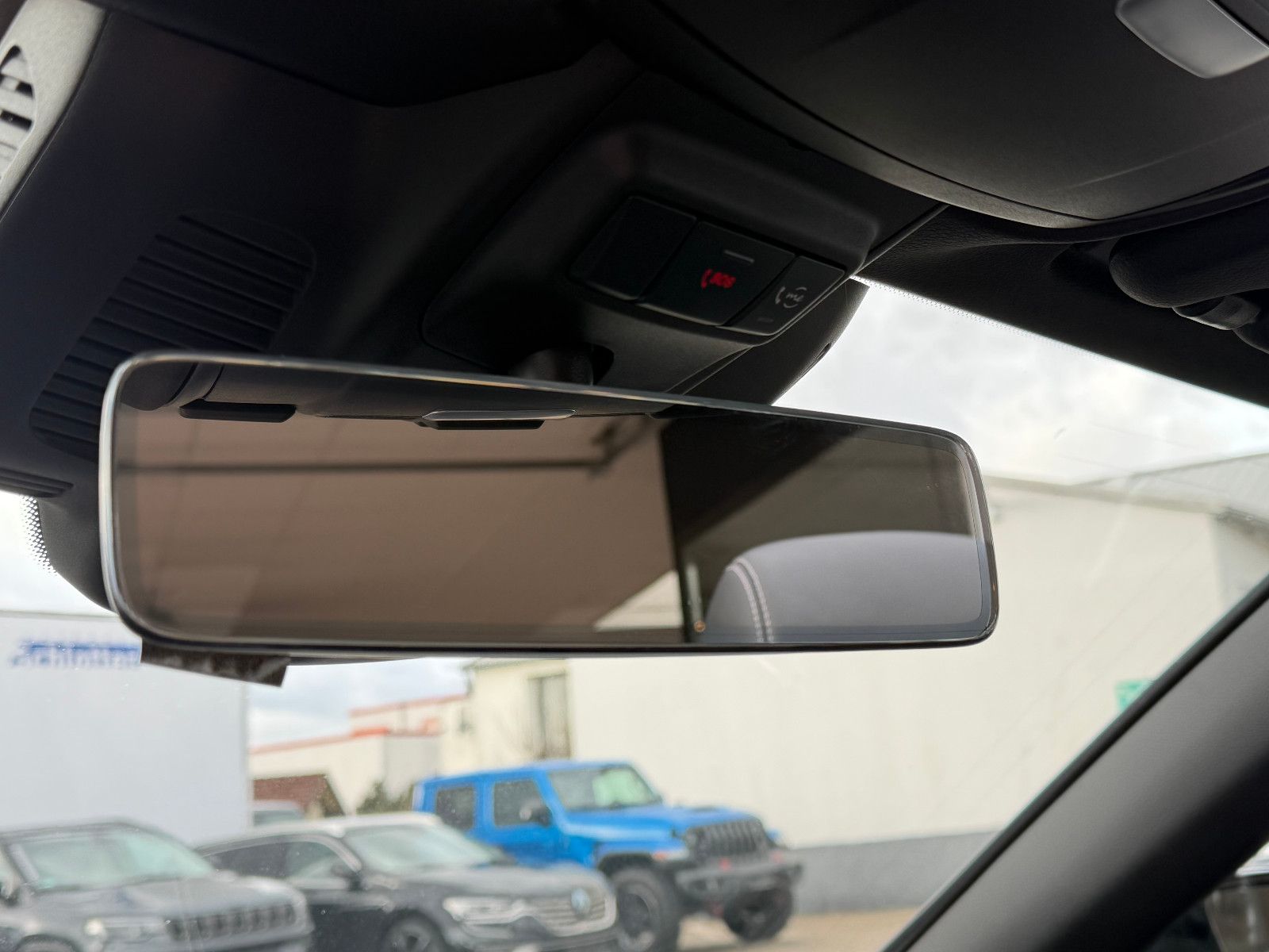 Fahrzeugabbildung Mercedes-Benz E 450 Cabrio AMG/BURMESTER/HUD/AMBIENTE/MASSAGE/