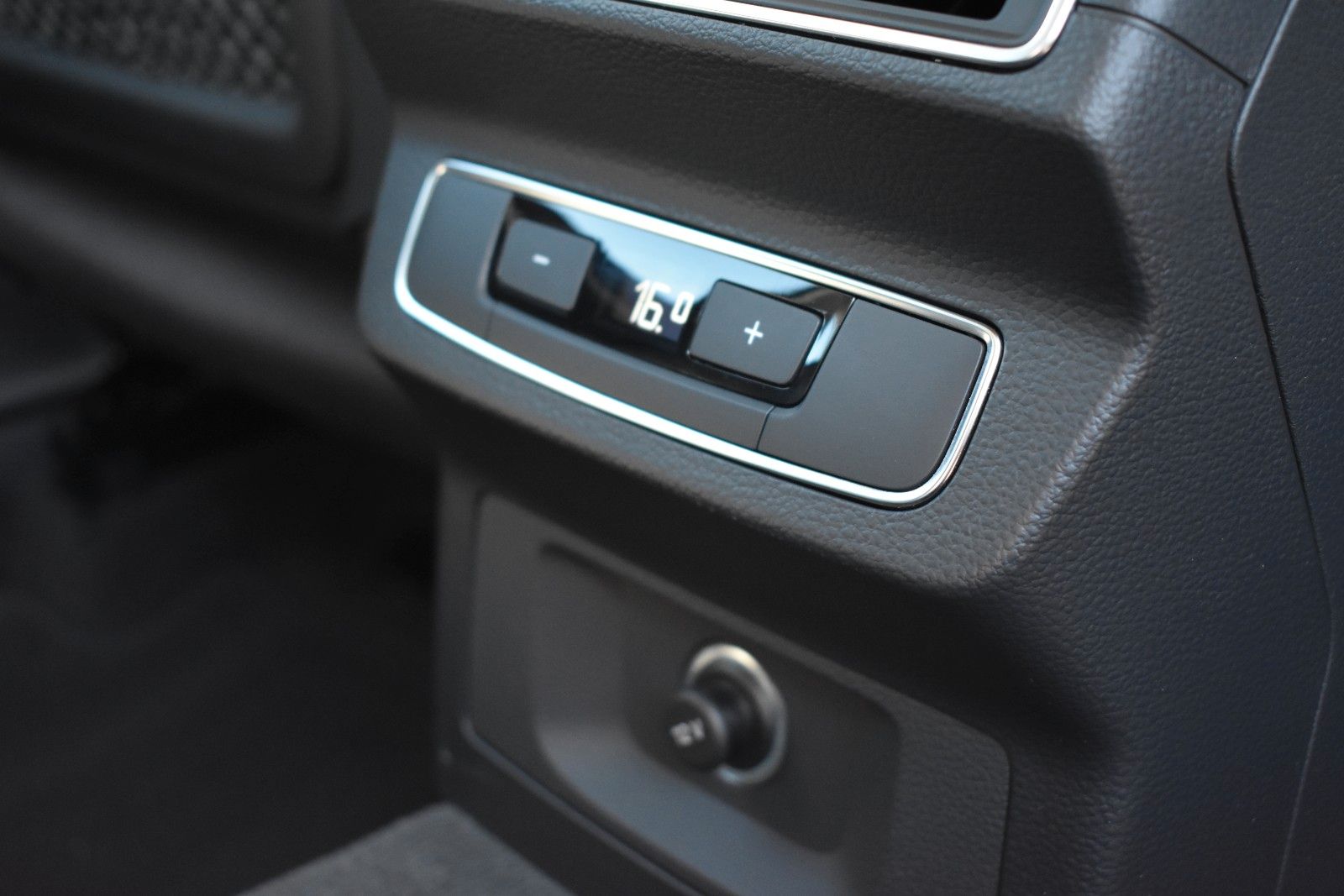 Fahrzeugabbildung Audi Q5 40 TDI quattro sport/Anhänger/LED/Tempomat