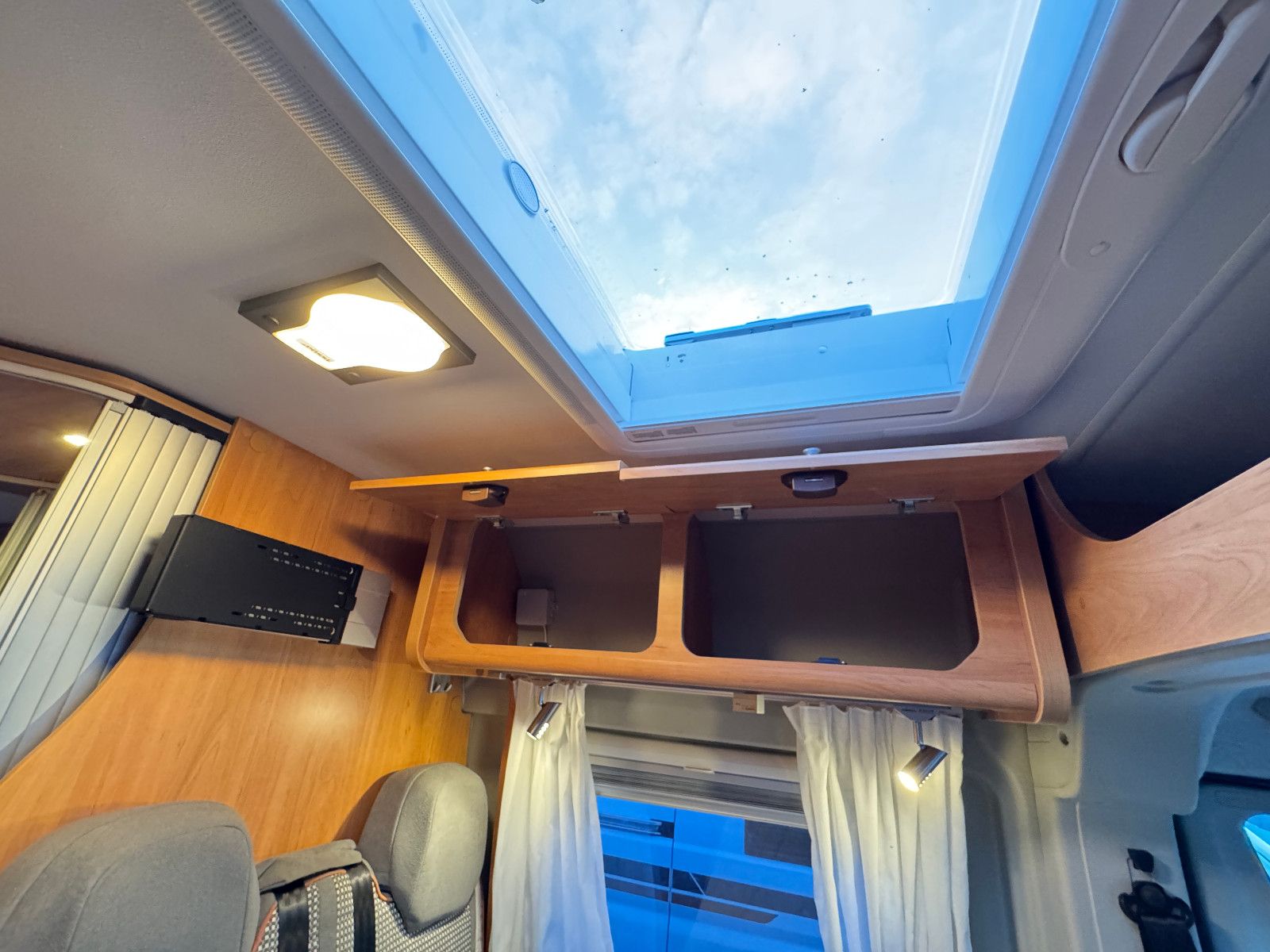 Fahrzeugabbildung Pössl 600 2WIN R PLUS CITROEN RAUMBAD VOLL SCHECKHEFT