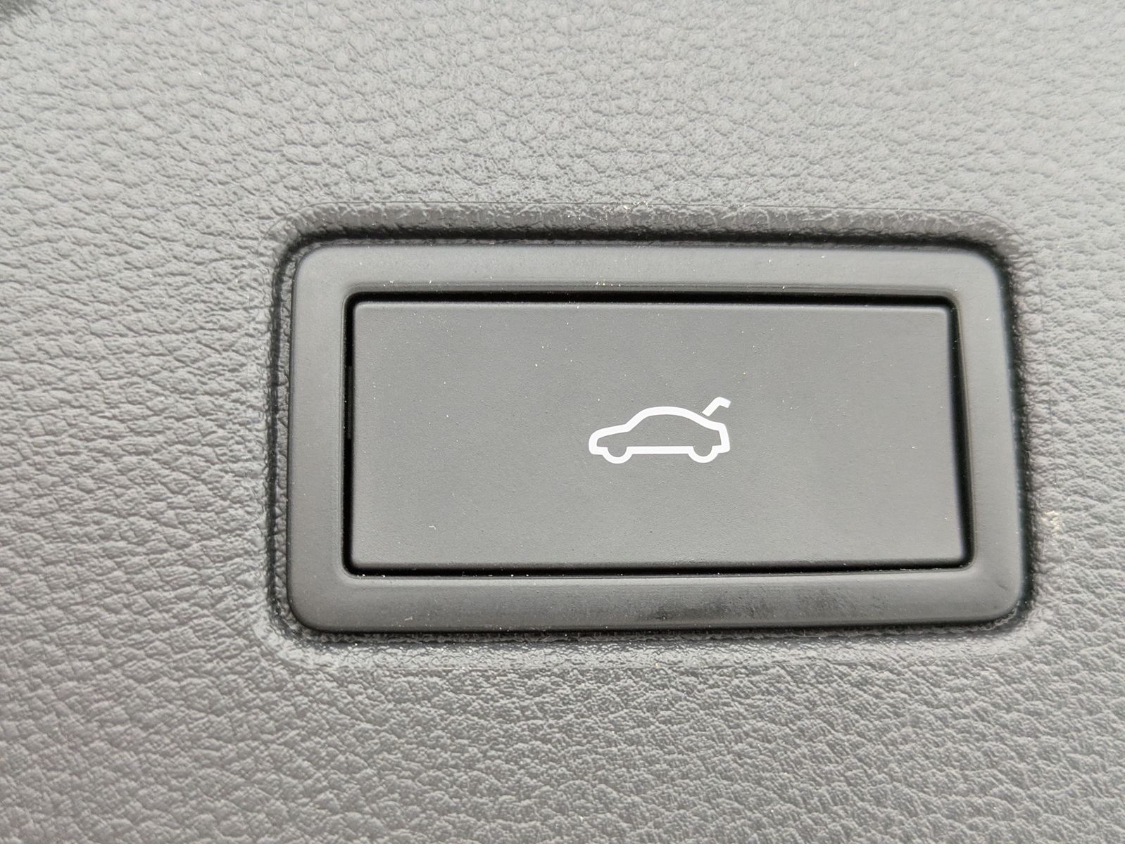 Fahrzeugabbildung Volkswagen Touran 2.0 DSG R-Line High BLACK Pano 7Si IQ AHK