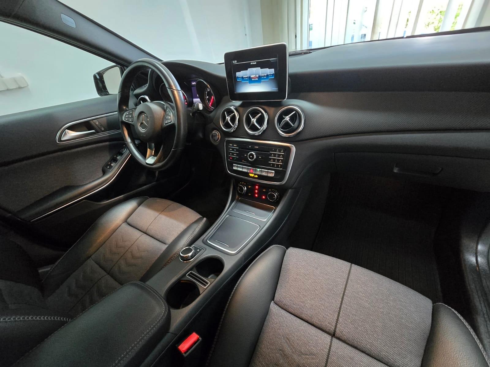 Mercedes-Benz GLA 200 d Style LED Navi Teilleder Telefon 19"