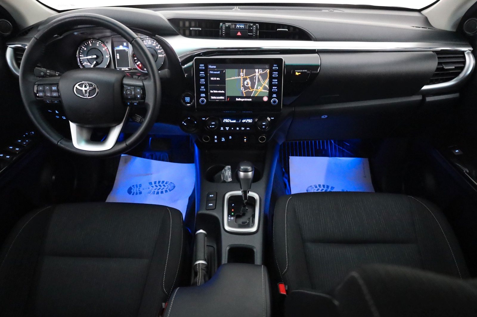 Fahrzeugabbildung Toyota Hilux 2.8 Executive,Navi,LED,Rollo,Rollbügel,AHK