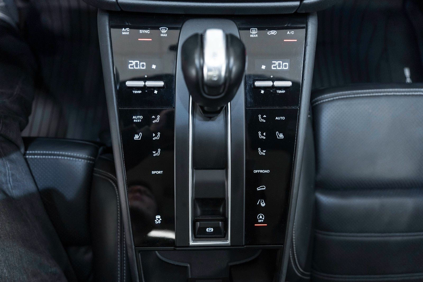 Fahrzeugabbildung Porsche Macan 2.0L ACC BOSE PANO PDLS KAM LED CARPLAY