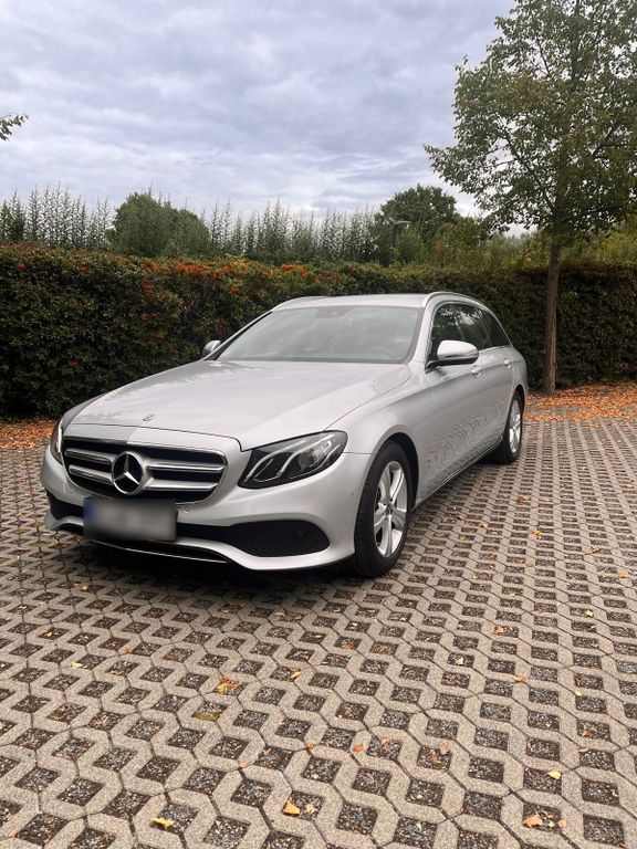 Image of Mercedes-Benz E 220