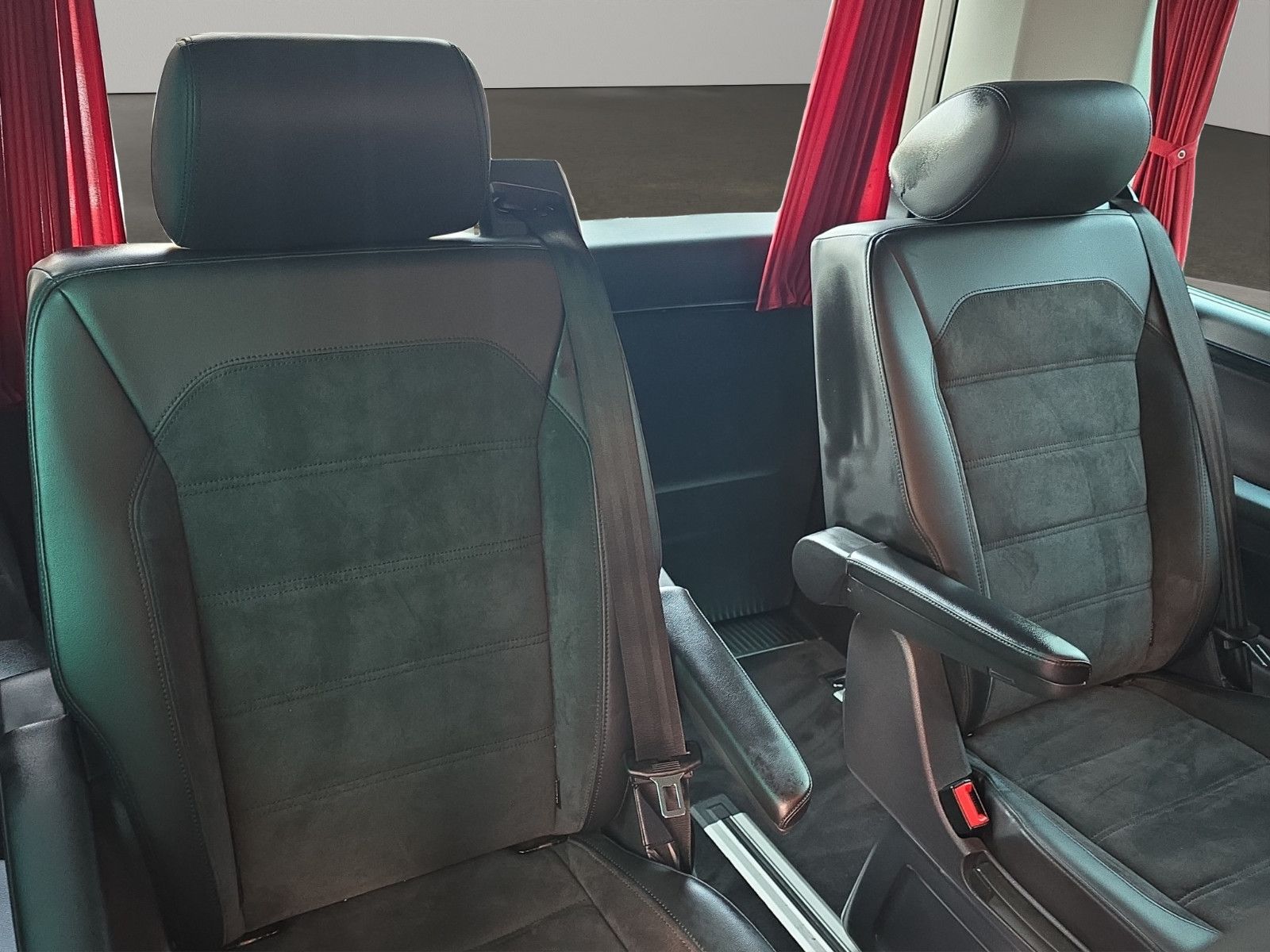 Fahrzeugabbildung Volkswagen T6 Multivan Generation Six+DSG+7 Sitze+AHK+LED