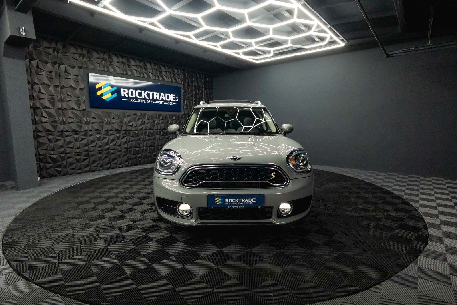 Fahrzeugabbildung MINI COOPER SE Countryman All4 | Pano | ACC | Plug-In