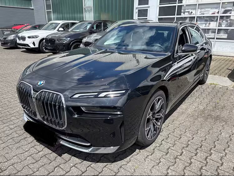 BMW i7