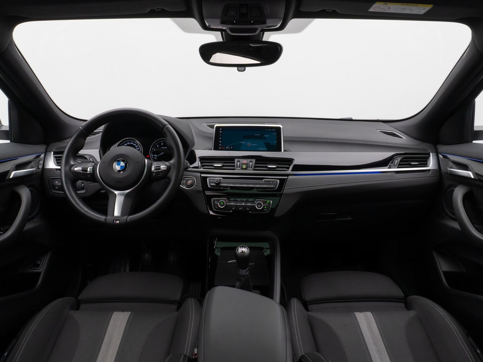 Fahrzeugabbildung BMW X2 sD18i Panorama Kamera DAB HiFi Komfort MSport