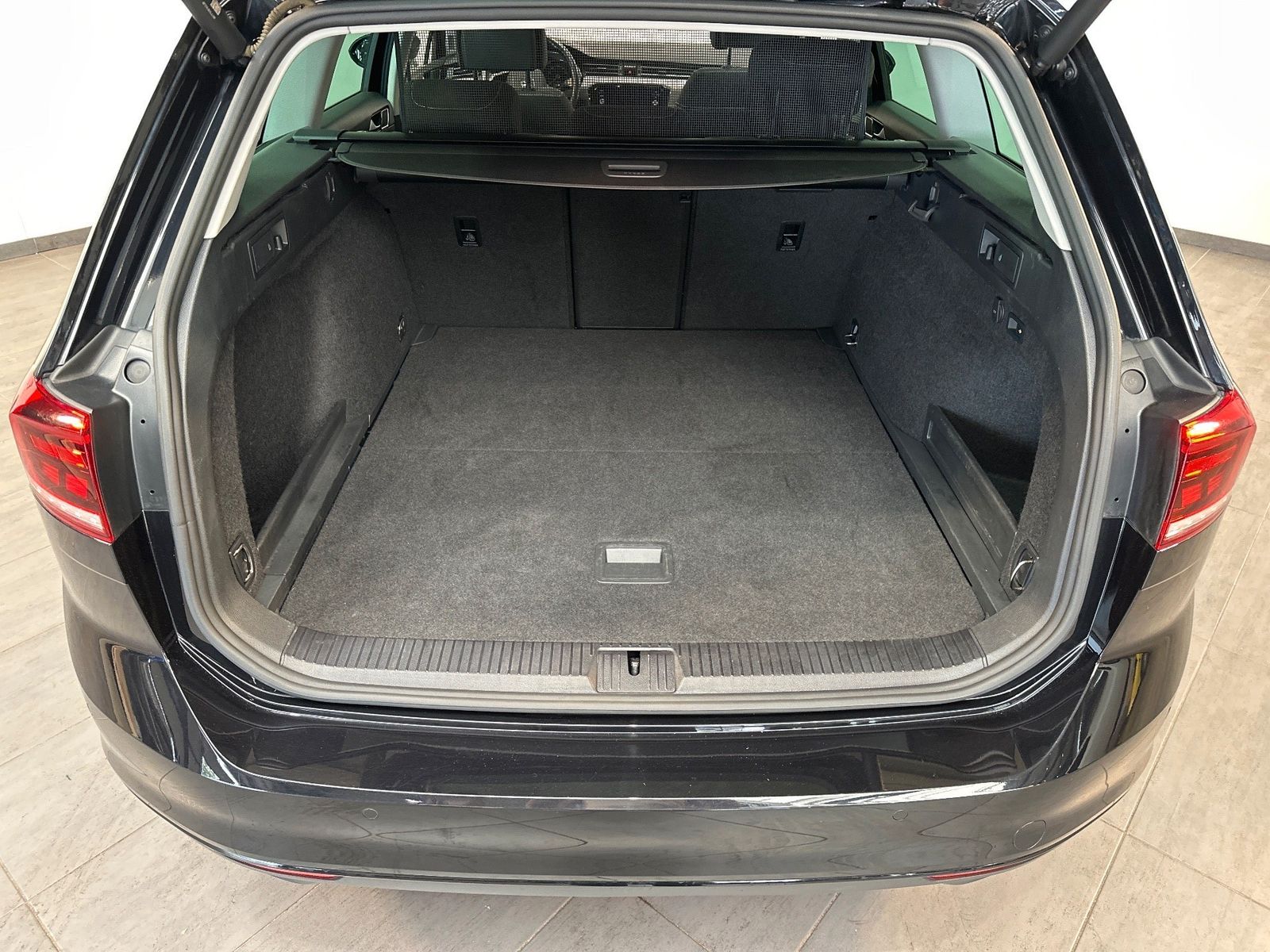 Fahrzeugabbildung Volkswagen Passat Variant 2.0 TDI DSG Business NAV+LED+PANO