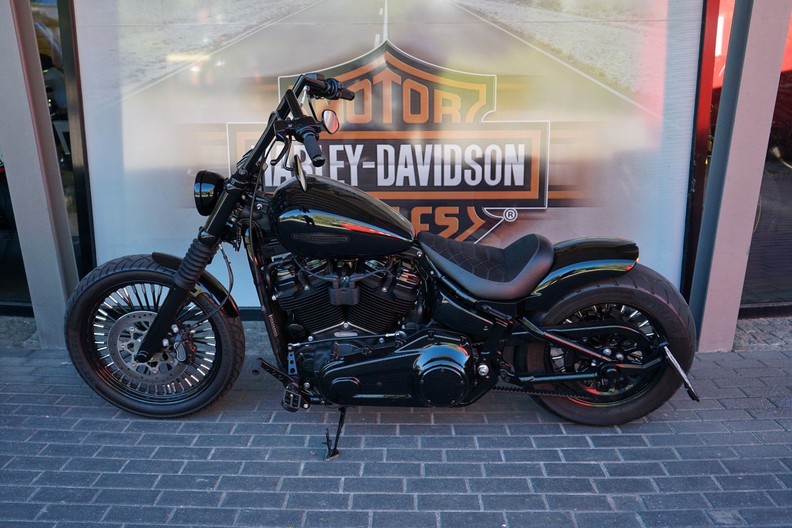 Fahrzeugabbildung Harley-Davidson Softail Custombike - Jekill - Big Spoke - LED