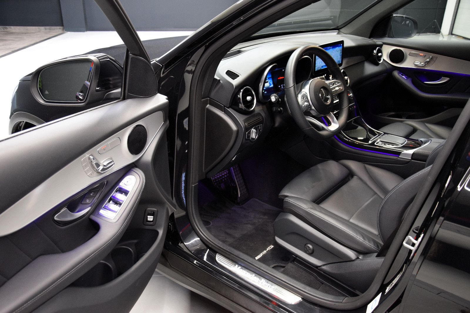 Fahrzeugabbildung Mercedes-Benz GLC 220 d 4Matic AMG Pano HuD Leder ACC Kamera