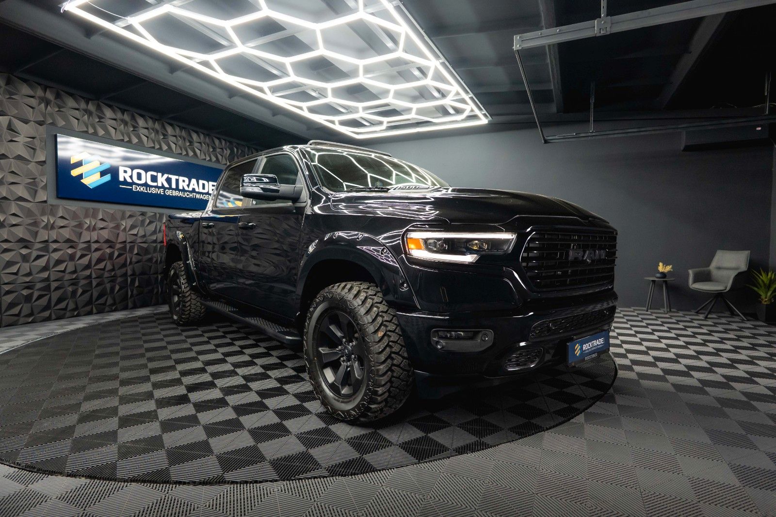 Fahrzeugabbildung Dodge RAM 5.7 V8 HEMI 4x4 REBEL LIMITED RamBox ACC 19%