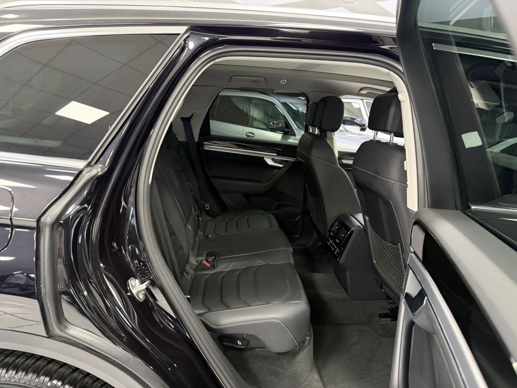 Volkswagen Touareg 3.0 TDI Elegance 4M*STHZG*PANO*LUFTFEDE.