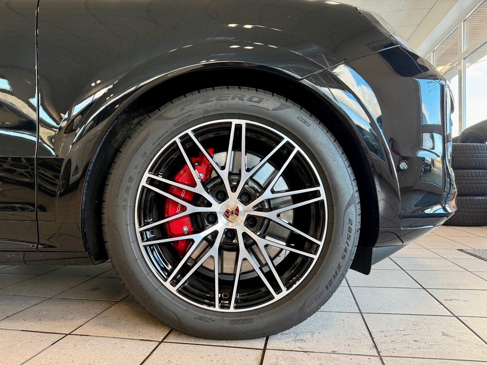 Fahrzeugabbildung Porsche Cayenne GTS SportDesign/Panorama/InnoDrive