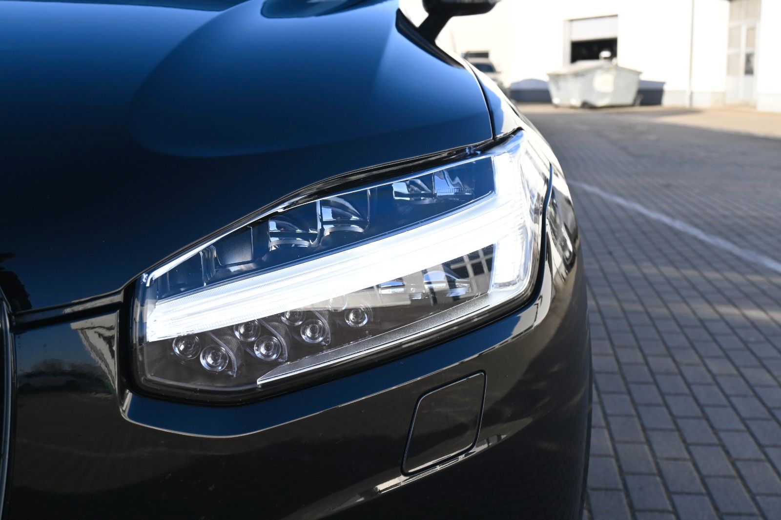 Fahrzeugabbildung Volvo XC90 D5 AWD Autom. Inscription*LUFT*360°*AHK*7-S