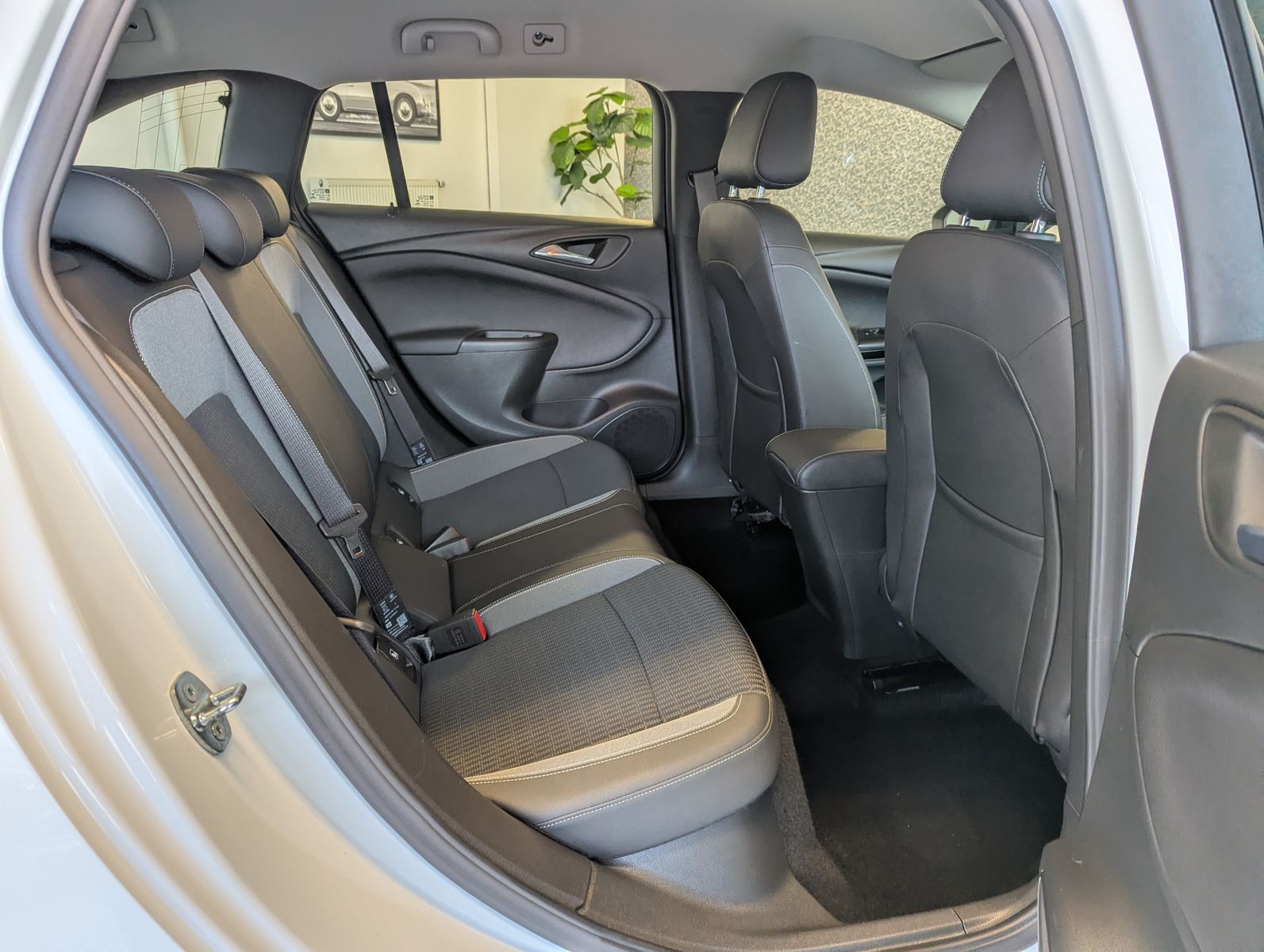 OPEL Astra 1.5 CDTI Aut. Elegance Navi LED Kamera - Image 15