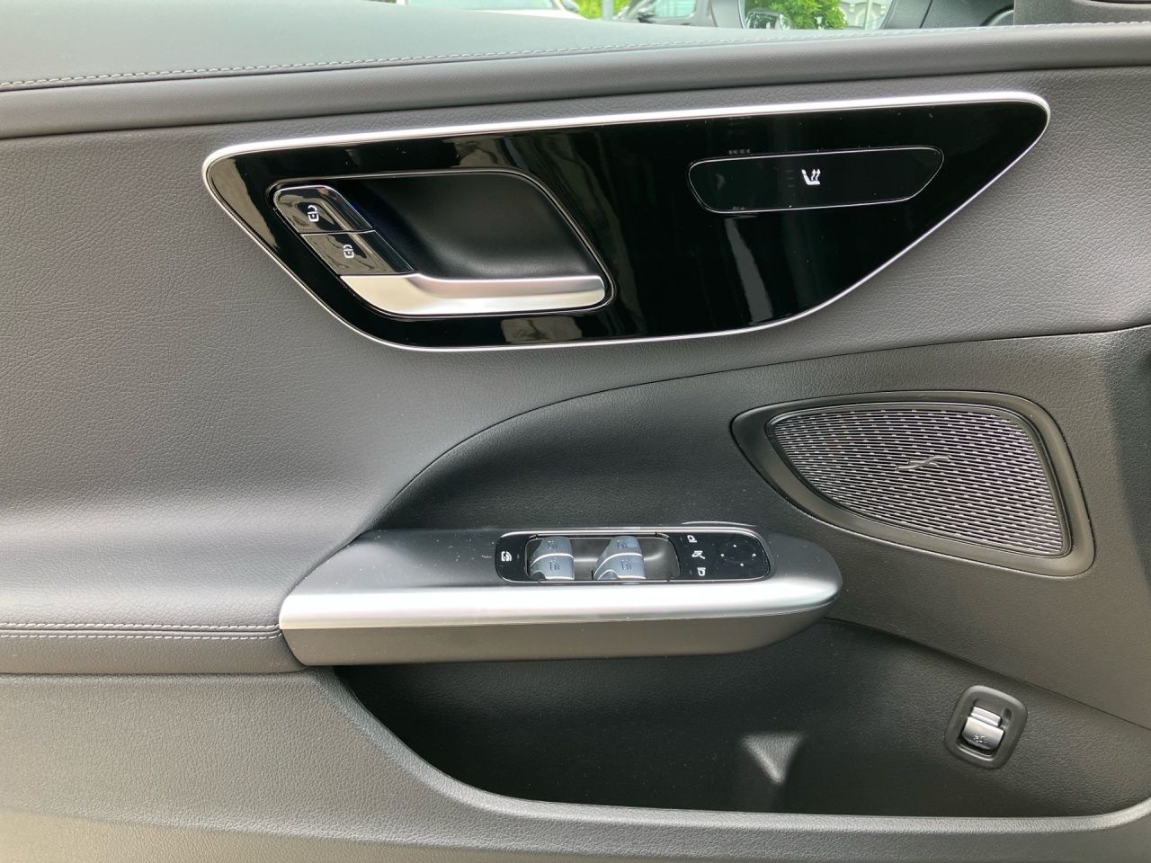 Fahrzeugabbildung Mercedes-Benz C 300 d T AMG AHK+Ambi+Kam+LED+Distr+UrbanGuard
