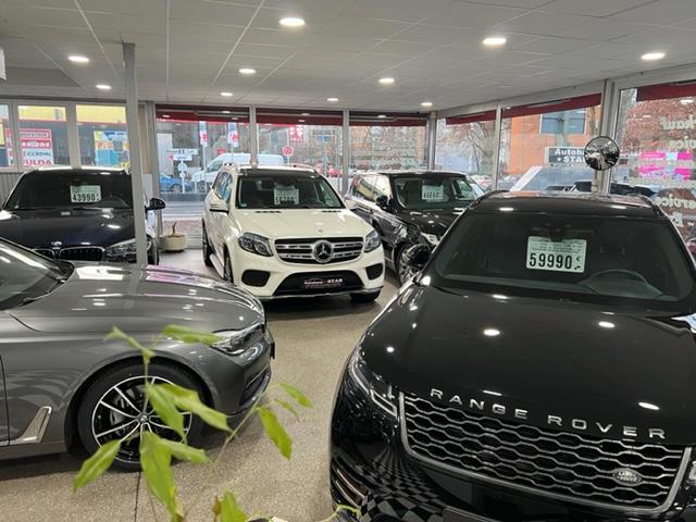 showroom-image-top