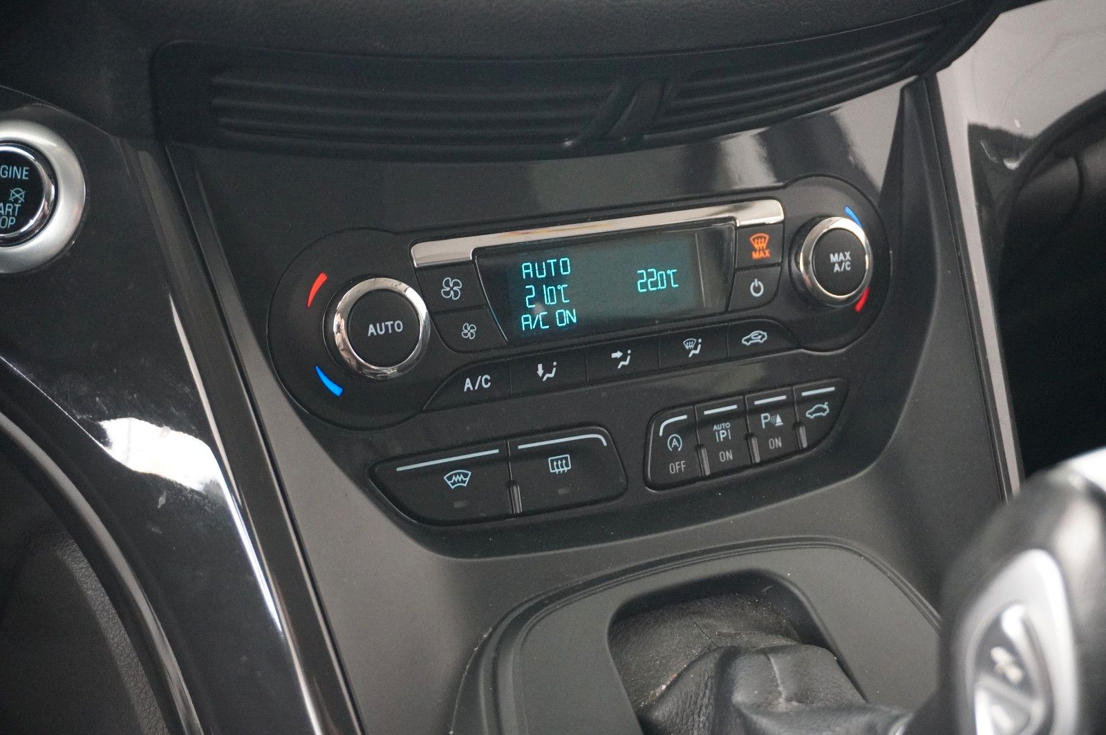 Fahrzeugabbildung Ford Kuga 2.0D INDIVIDUAL 4X4 NAVI/LED/KAMERA/SPORT