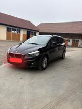 BMW Gran Tourer 218i Familienvan (7-Sitzer) - : Van, Familien