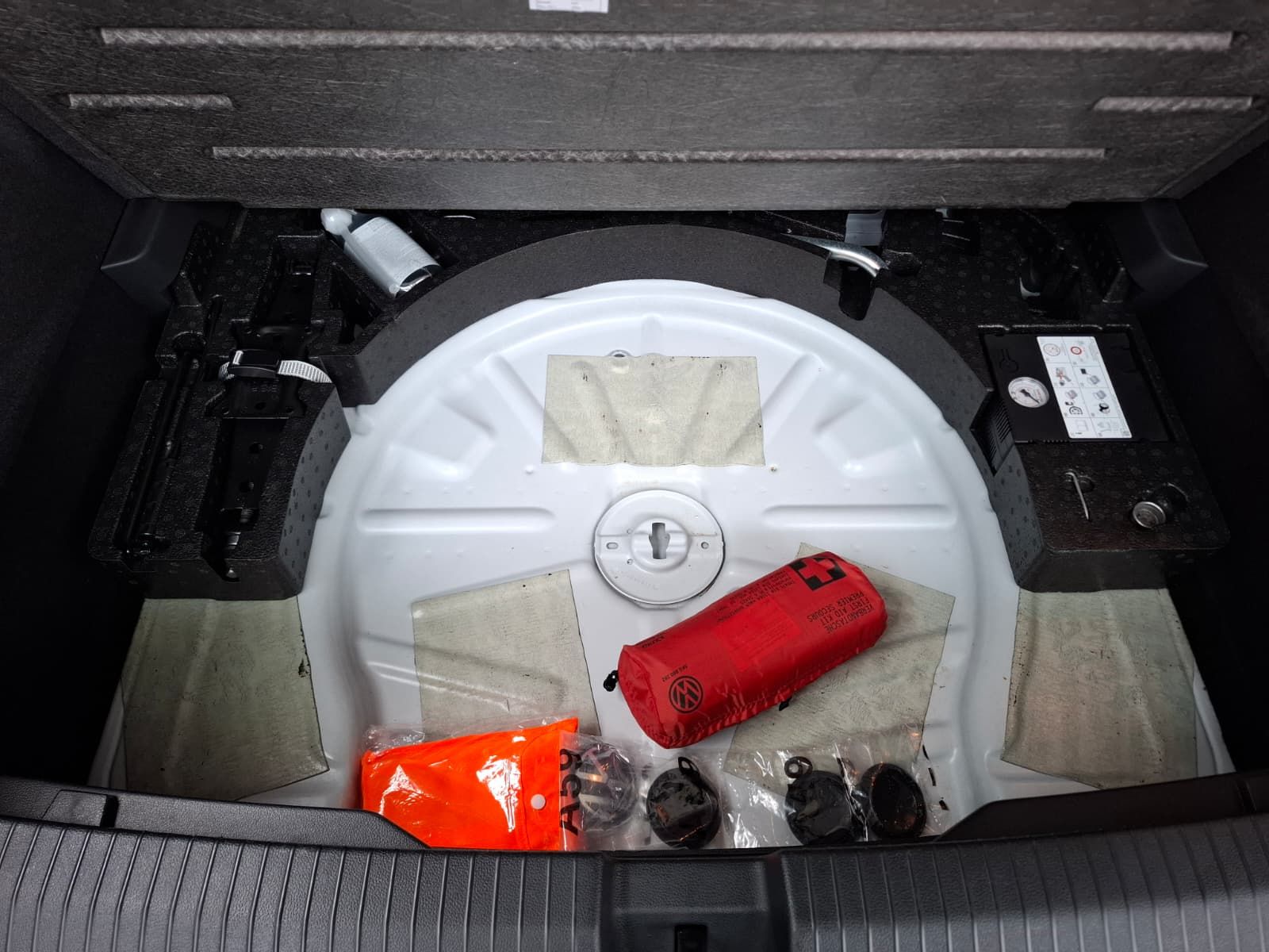 Fahrzeugabbildung Volkswagen T-Roc R-Line 2,0 TDI DSG 4Motion + IQ.Drive+Navi