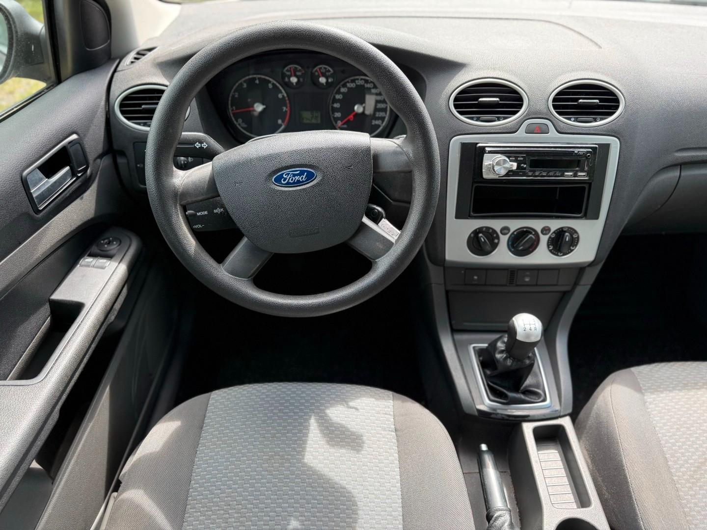 Ford Focus 2006 — photo 14
