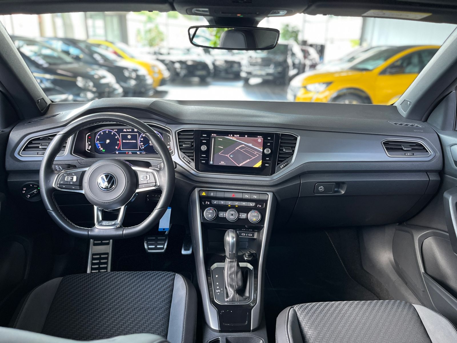 Fahrzeugabbildung Volkswagen T-Roc Cabriolet R-Line AHK LED NAVI ALU