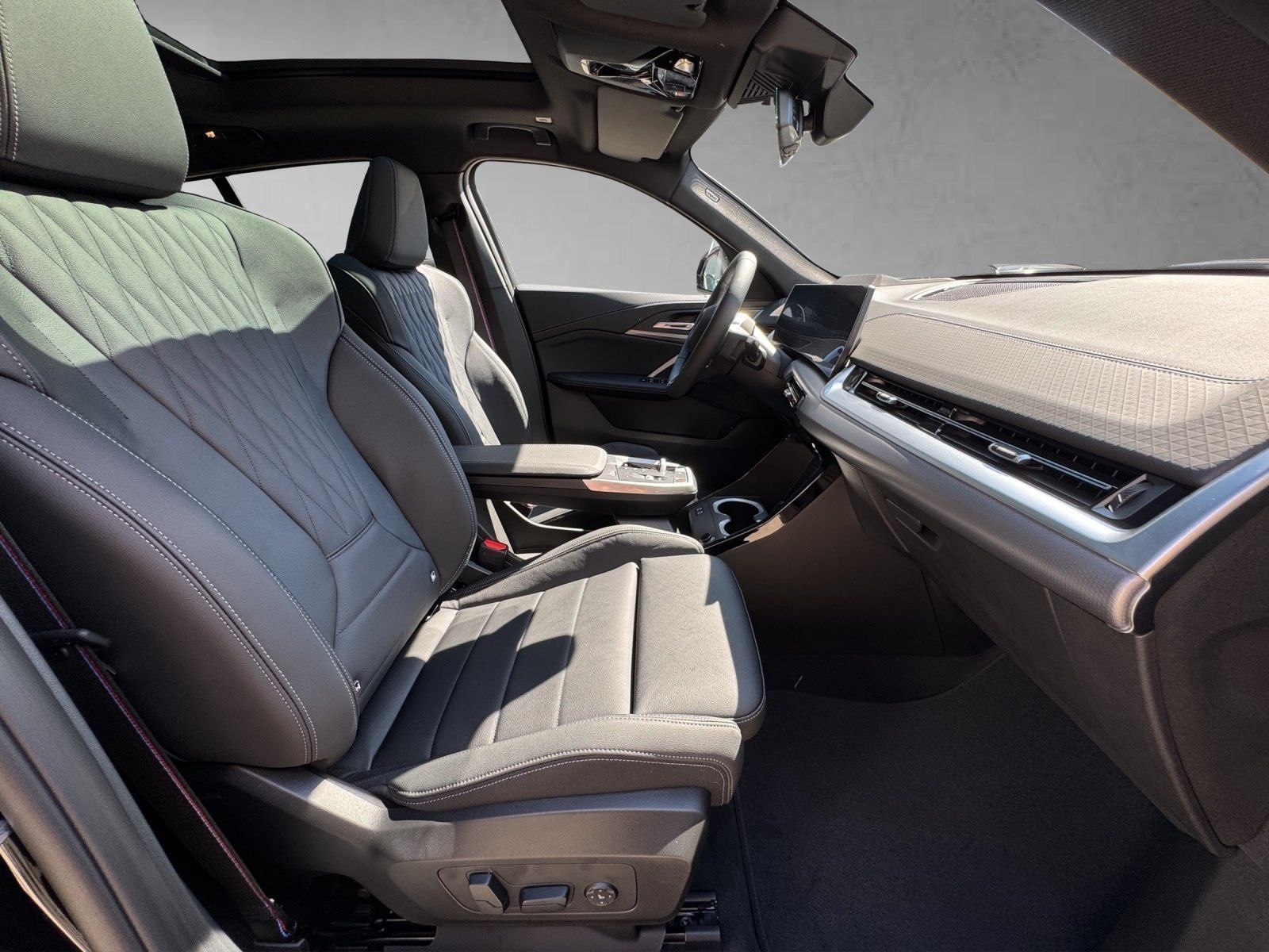 BMW iX2 - Bild 16