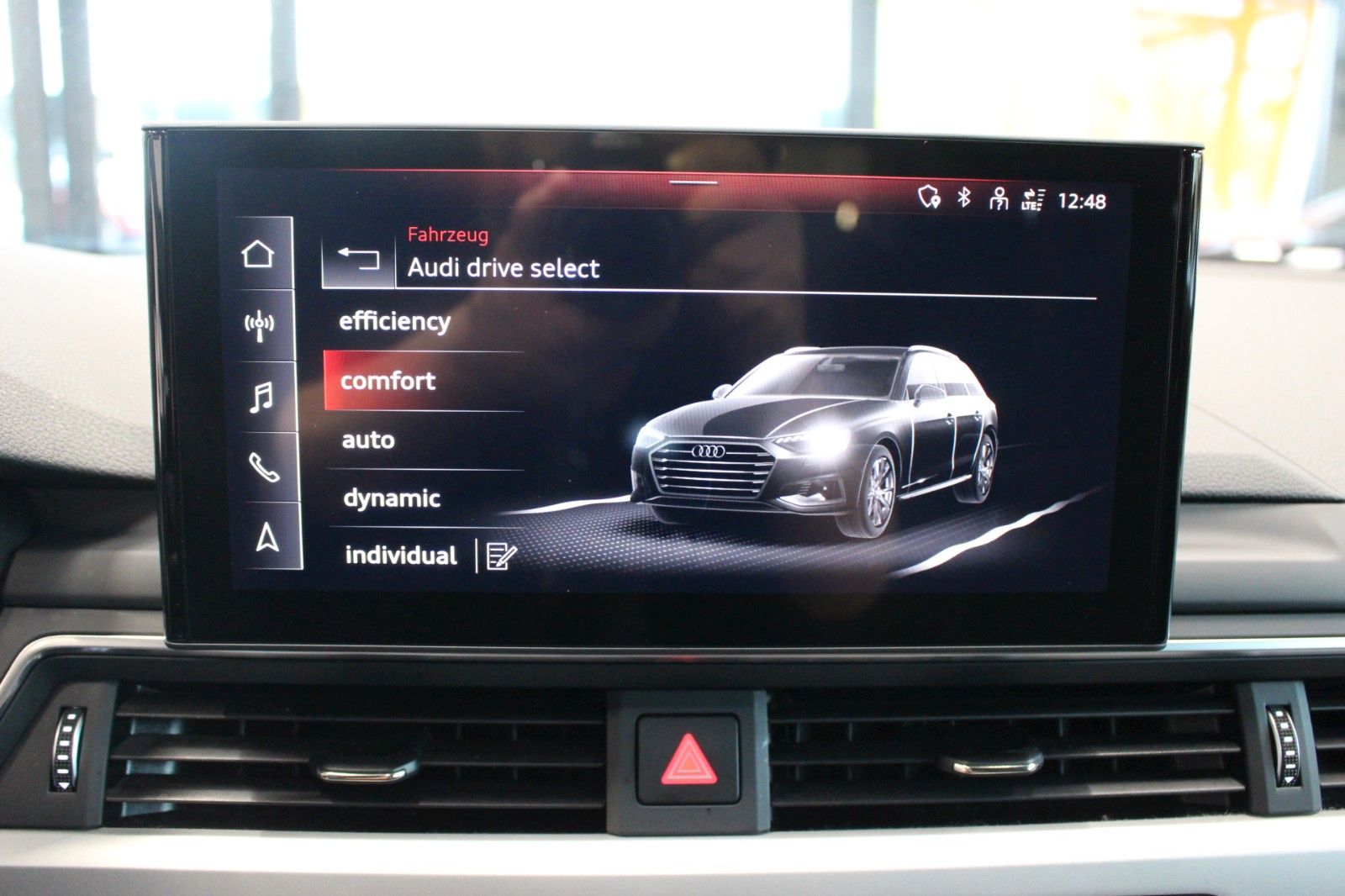 Fahrzeugabbildung Audi A4 40 TDI S tronic  Avant*Kamera*Navi*Ambiente.