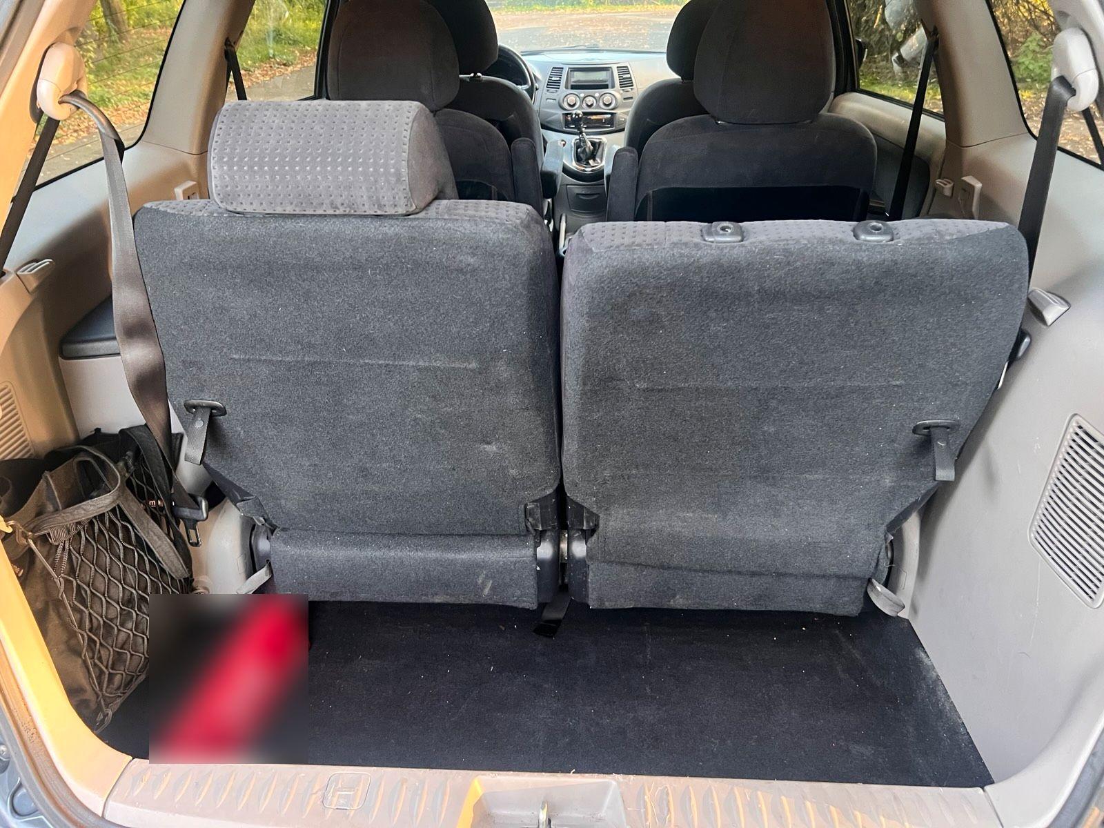 Mitsubishi Grandis 2005 — photo 11