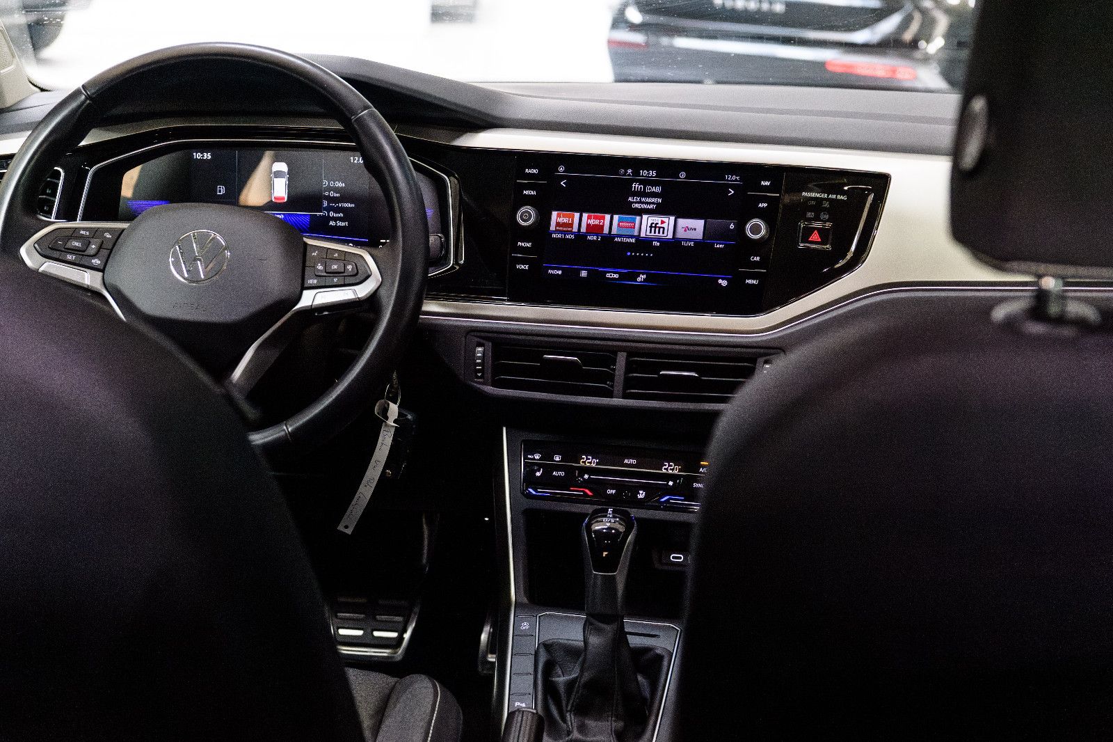 Fahrzeugabbildung Volkswagen Polo VI Move 1.0 TSI DSG LED+SHZ+PDC+APP